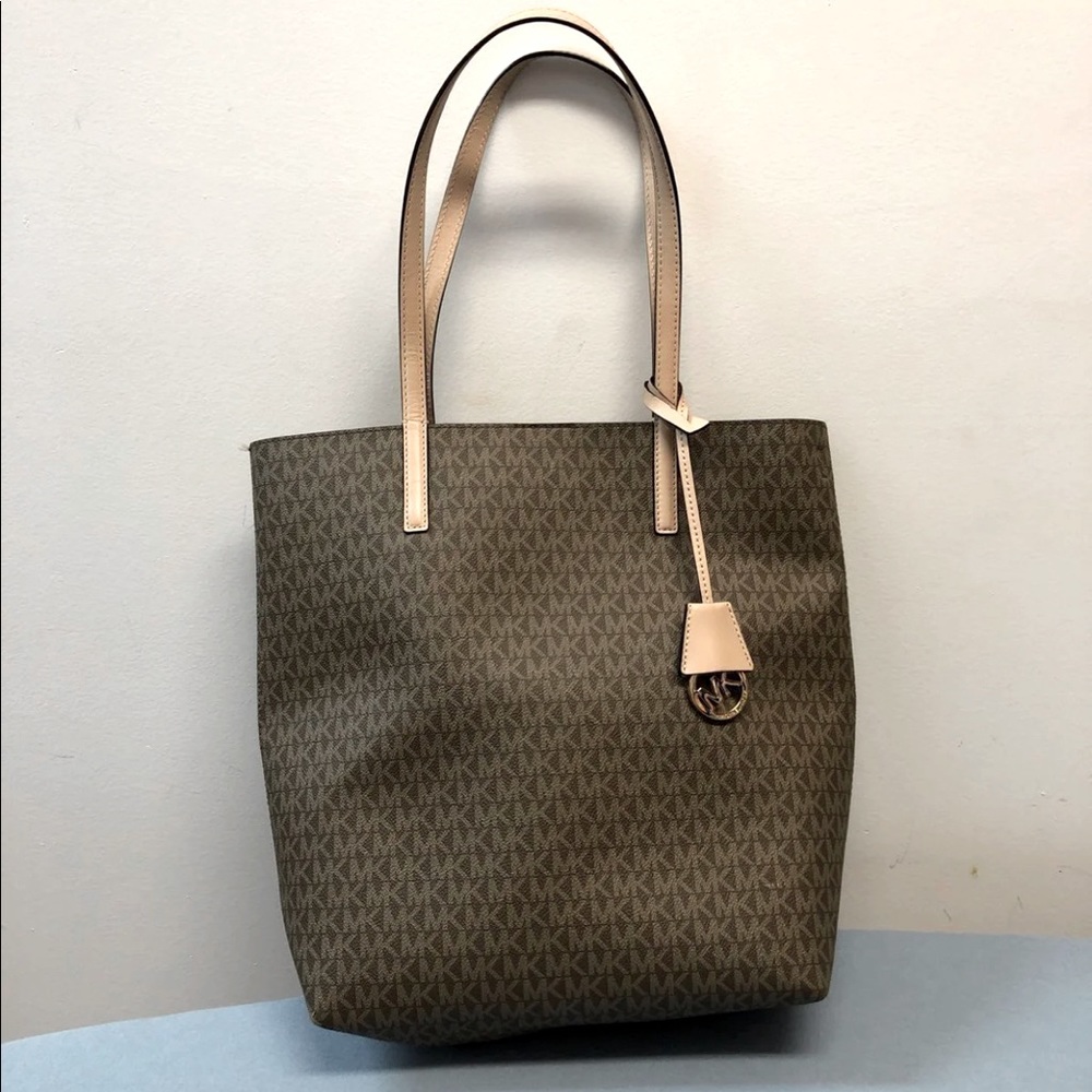 Michael Kors Jet Set Tote like new